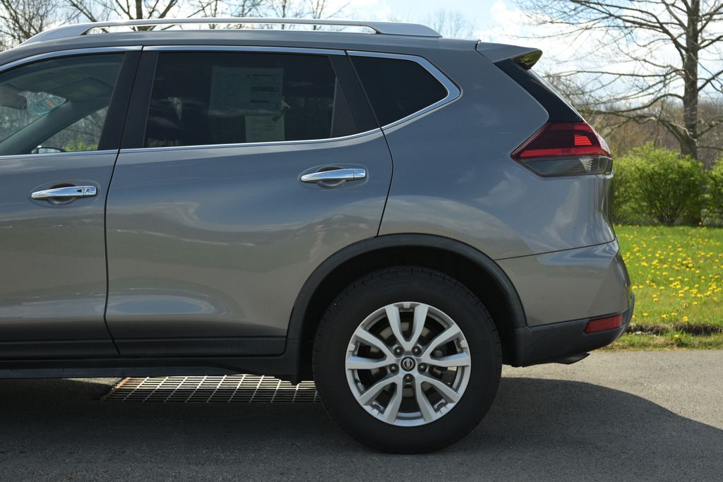 Photo 4 of 2019 Nissan Rogue SV