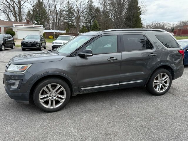 2017 Ford Explorer XLT - Image 4
