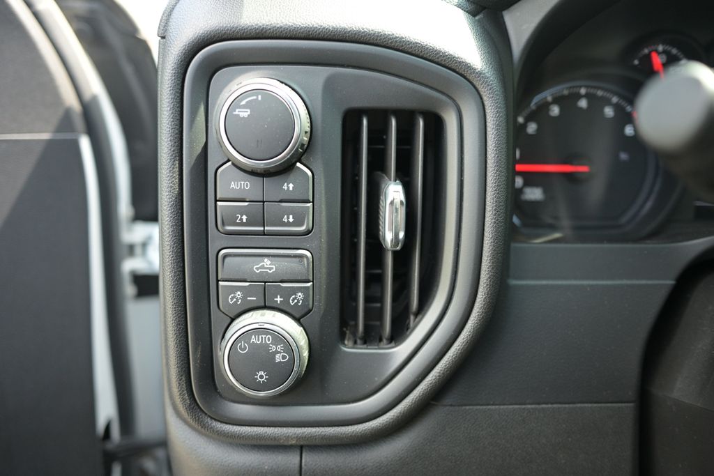 Photo 4 of 2019 Chevrolet Silverado 1500 Custom Trail Boss
