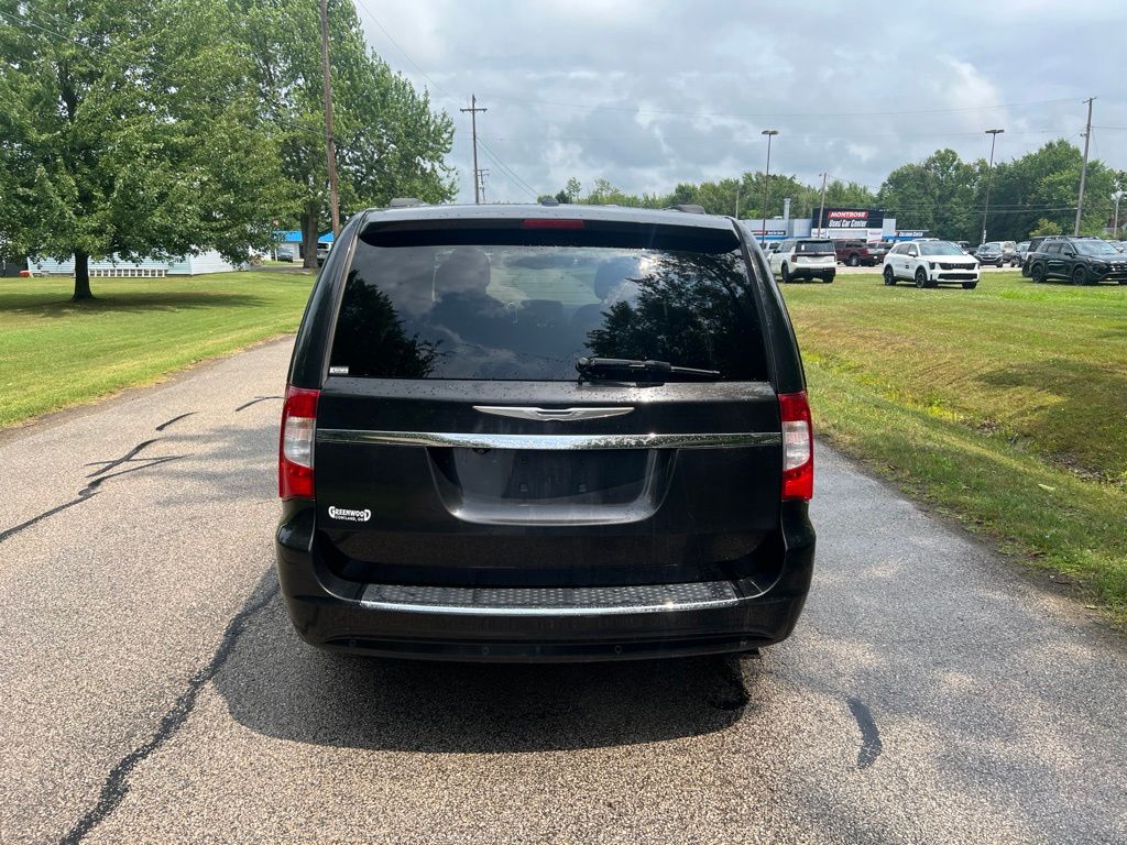 Photo 4 of 2015 Chrysler Town and Country Touring-L