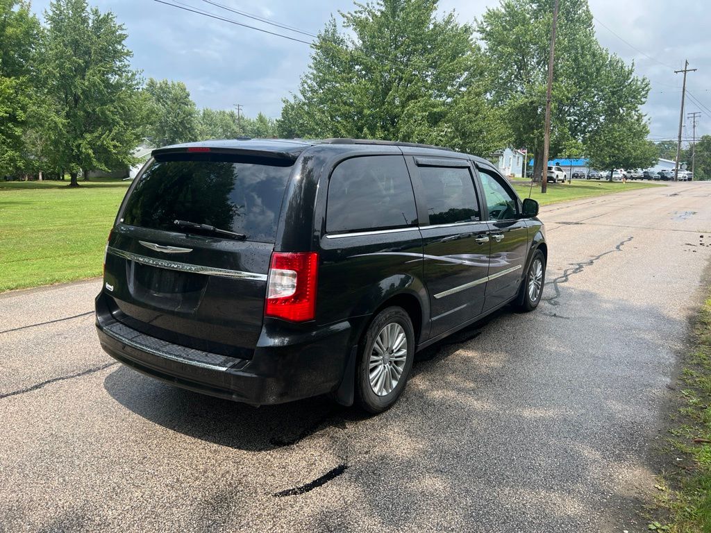 Photo 5 of 2015 Chrysler Town and Country Touring-L
