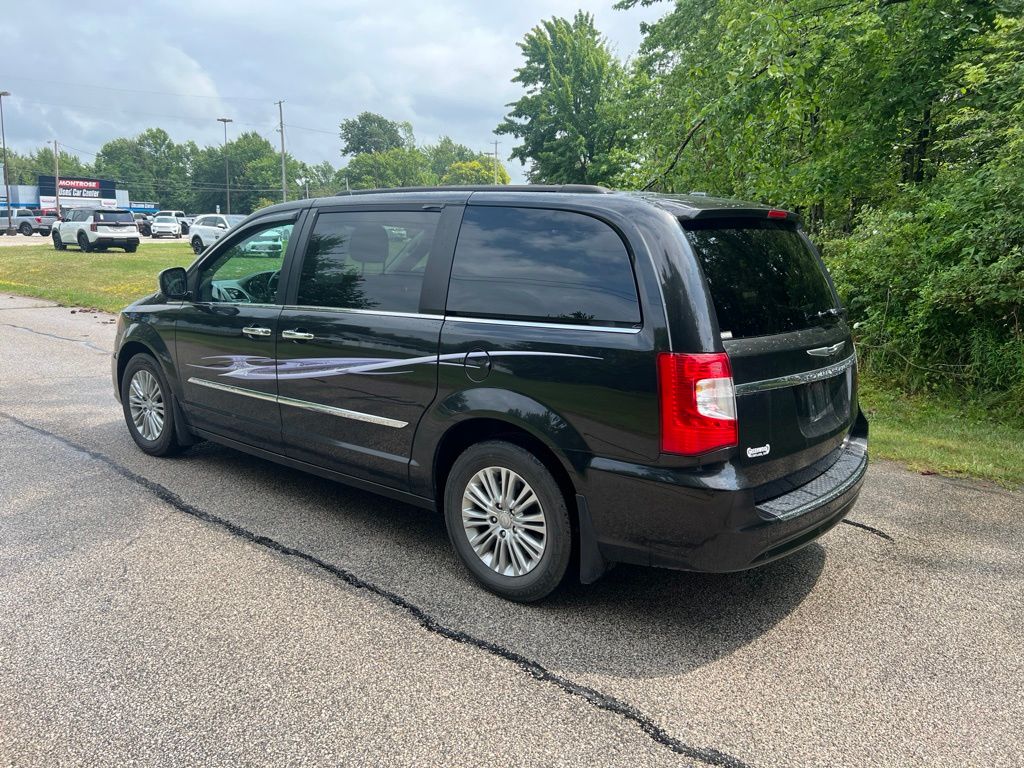 Photo 3 of 2015 Chrysler Town and Country Touring-L
