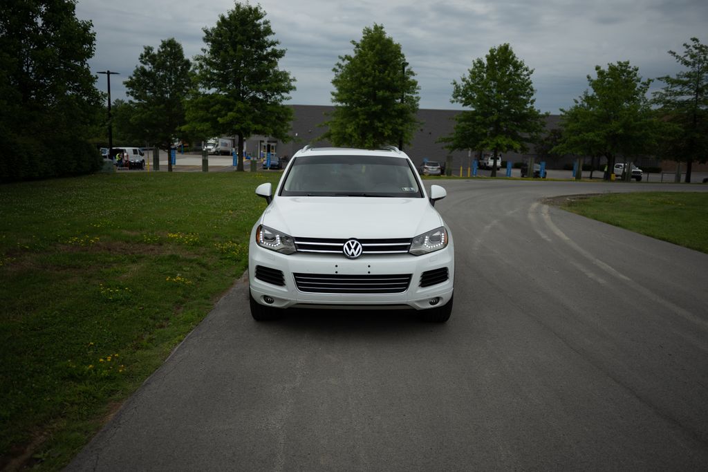 2014 Volkswagen Touareg 3.6L - Image 5