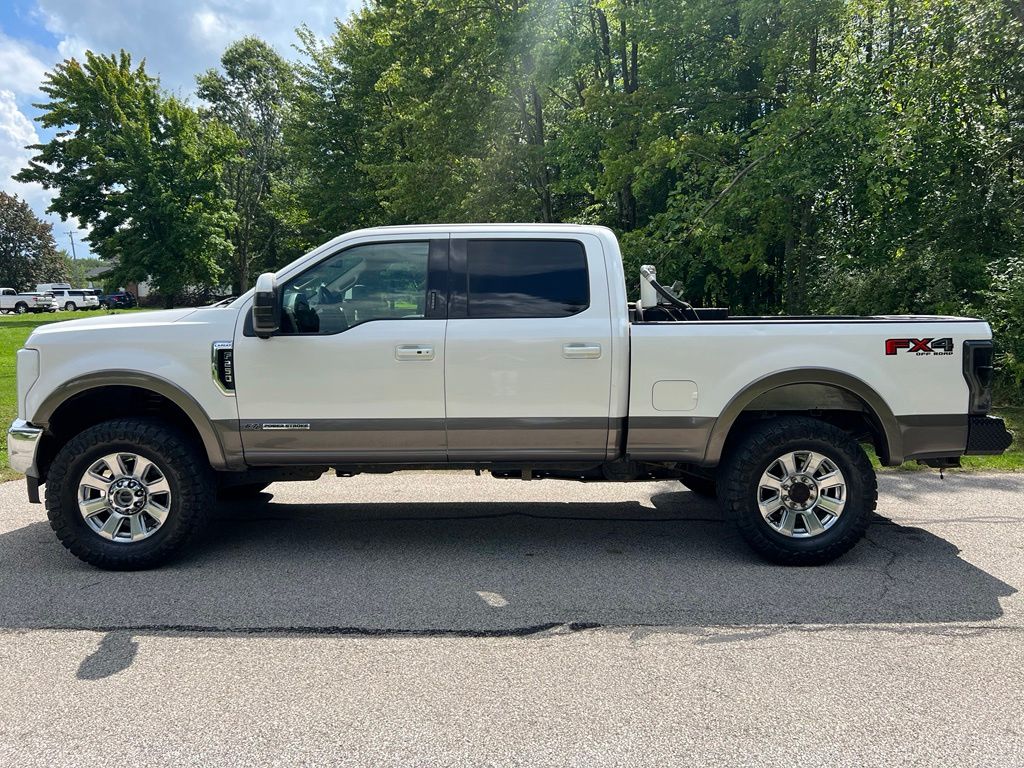 2018 Ford F-250 Super Duty Lariat - Image 2