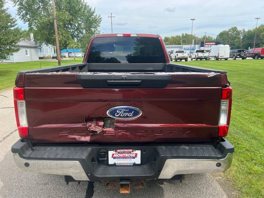 2017 Ford F-350 Super Duty XLT - Image 4