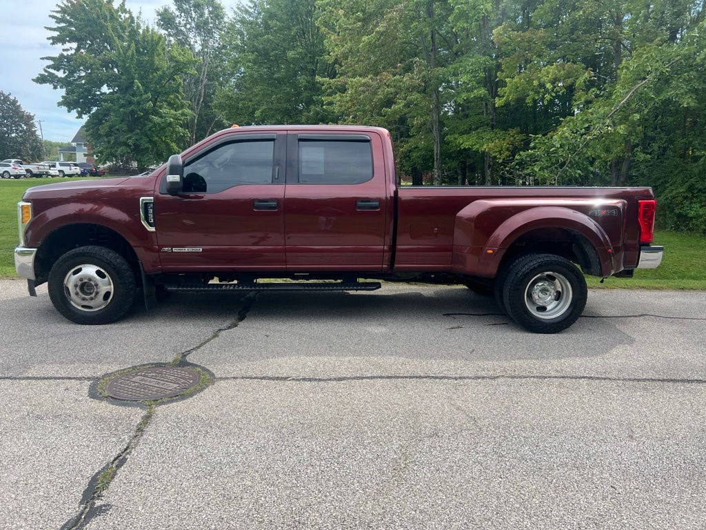 2017 Ford F-350 Super Duty XLT - Image 2