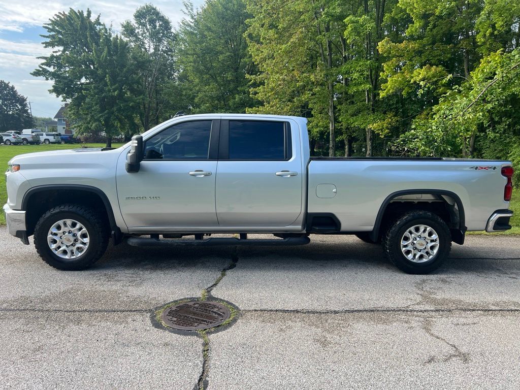 Photo 2 of 2022 Chevrolet Silverado 2500HD LT