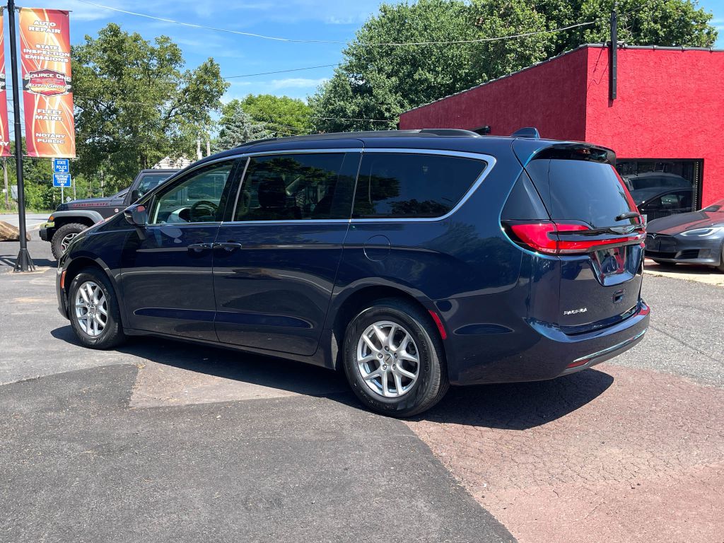2022 Chrysler Pacifica Touring L - Image 3