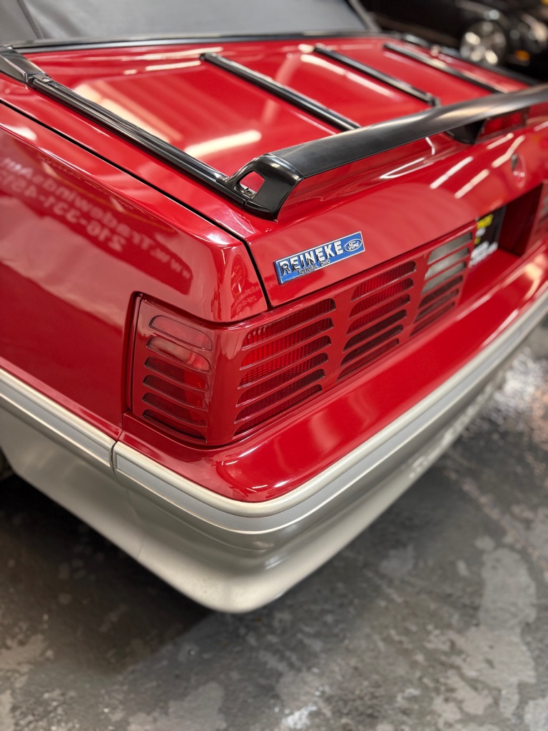 1987 Ford Mustang - Photo 10