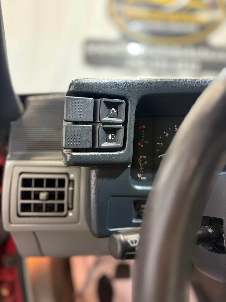 1987 Ford Mustang - Photo 28