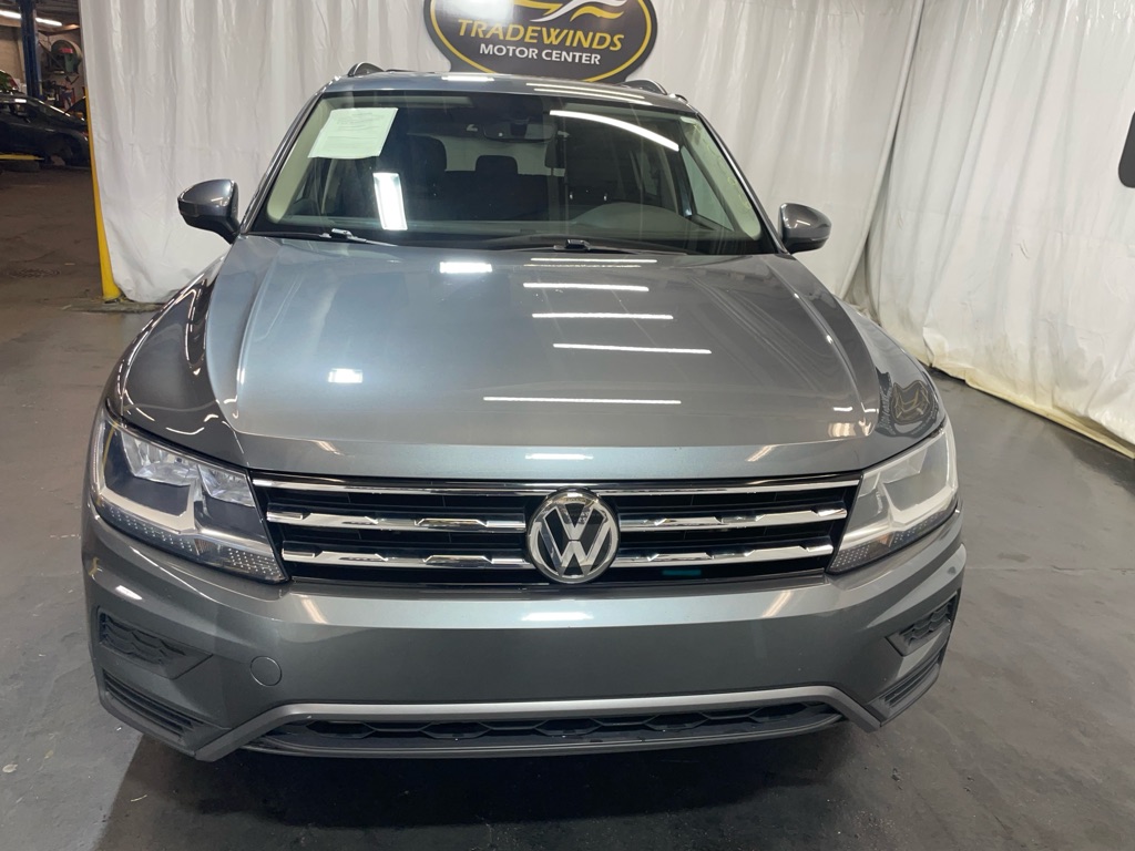 Photo 2 of 2021 Volkswagen Tiguan SE R-Line Black 4Motion