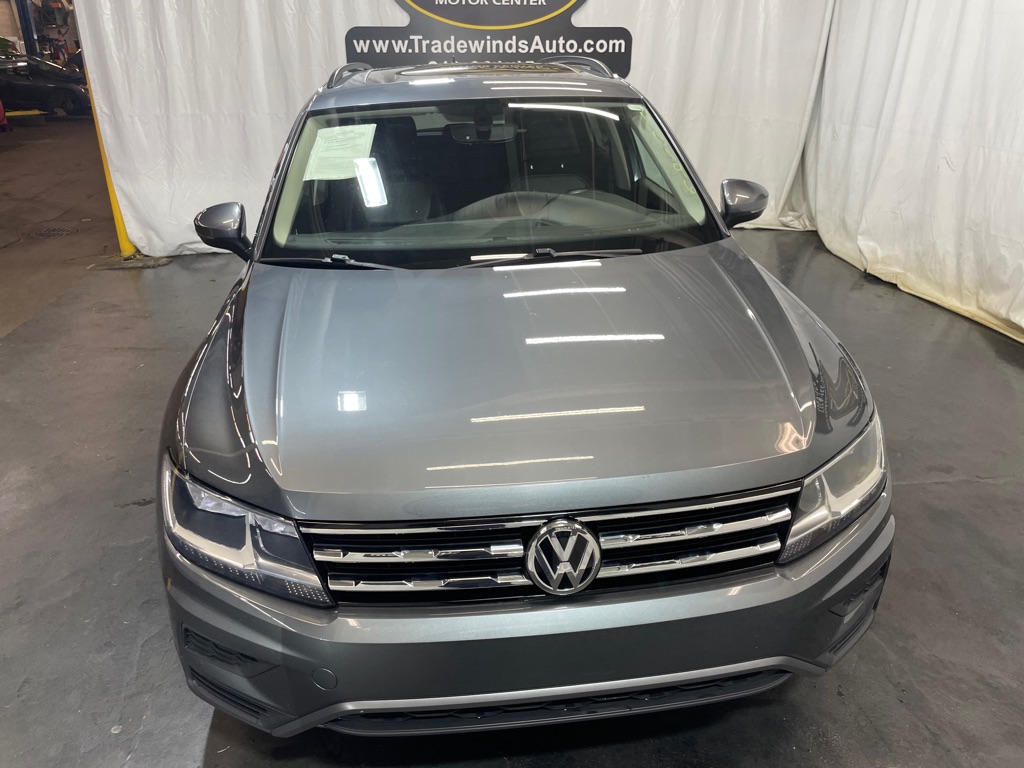 Photo 3 of 2021 Volkswagen Tiguan SE R-Line Black 4Motion
