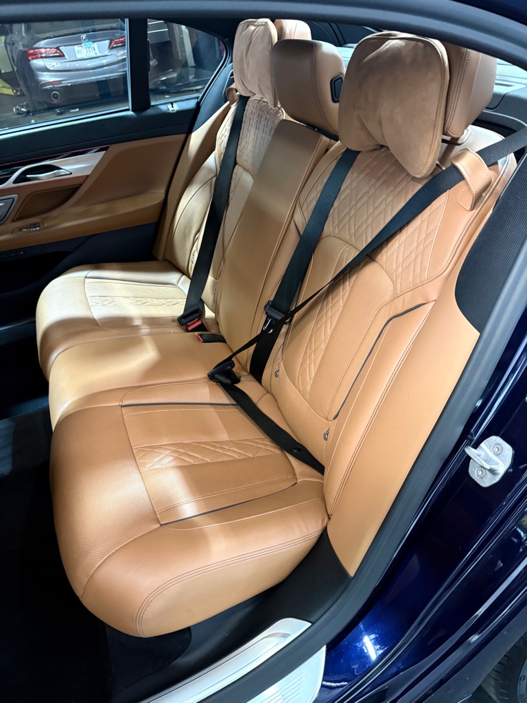 2020 BMW 7 Series 750i - Photo 43