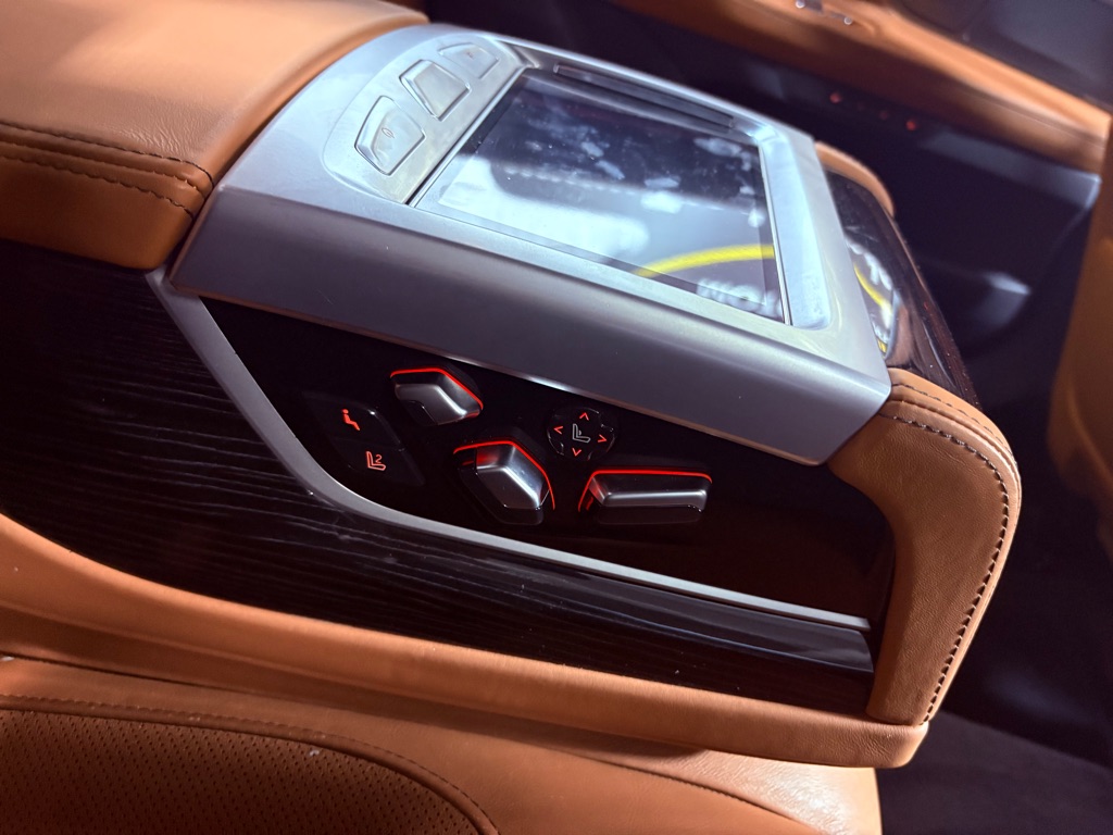 2020 BMW 7 Series 750i - Photo 34