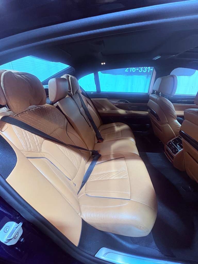 2020 BMW 7 Series 750i - Photo 39