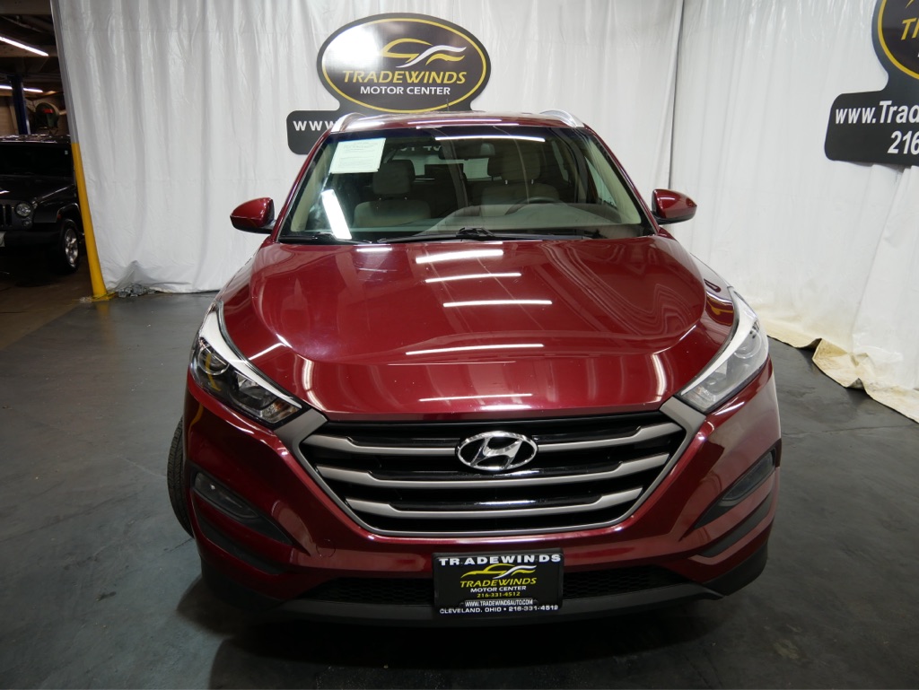 2016 Hyundai TUCSON SE - Image 2