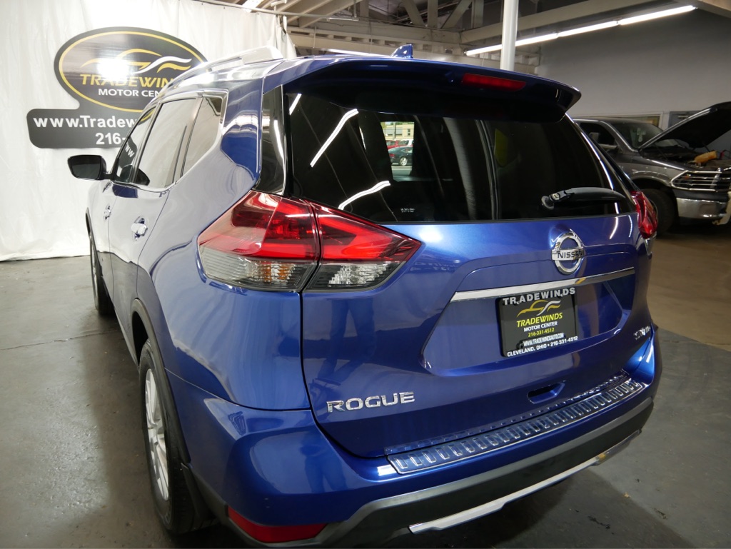 2018 Nissan Rogue SV - Image 5