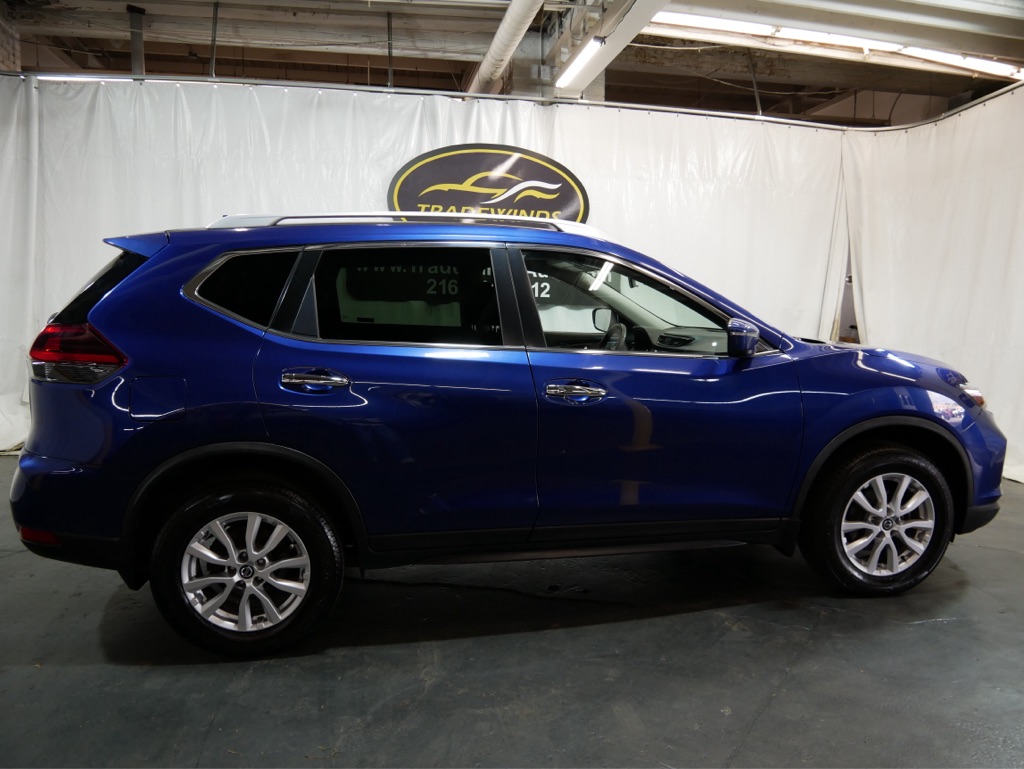 2018 Nissan Rogue SV - Image 4