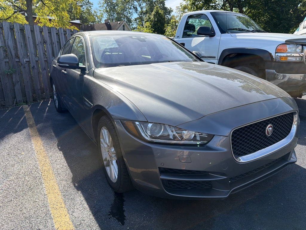 Photo 2 of 2018 Jaguar XE 25t Premium