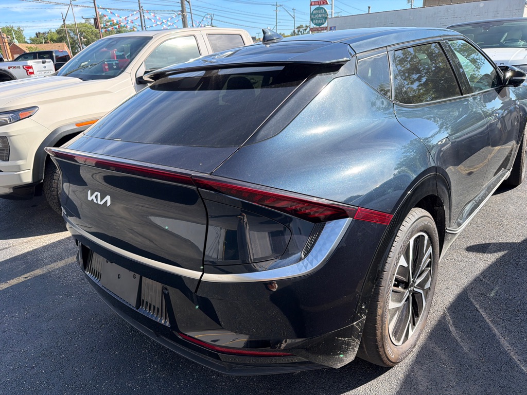 Photo 3 of 2023 Kia EV6 Wind