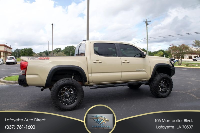2017 Toyota Tacoma TRD Off-Road - Image 4