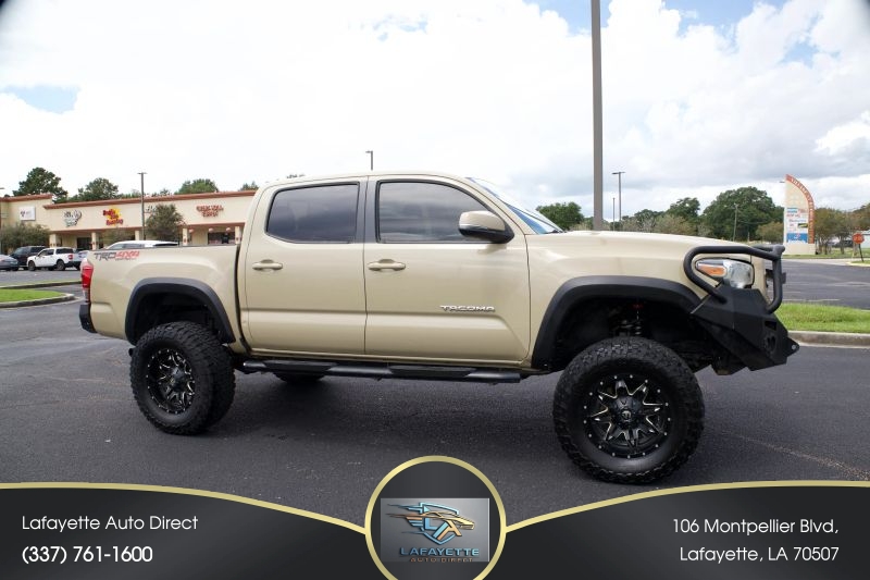 2017 Toyota Tacoma TRD Off-Road - Image 5