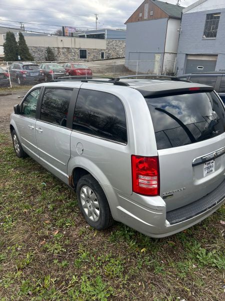 Photo 4 of 2010 Chrysler Town and Country LX