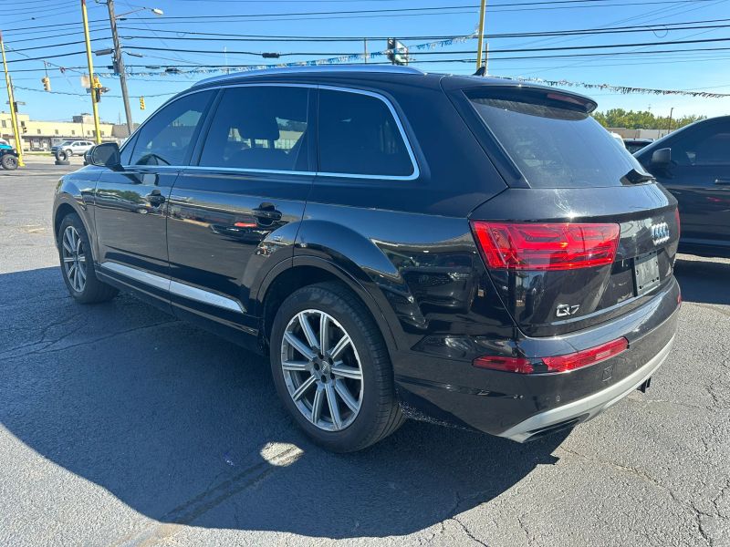 2017 Audi Q7 3.0T Prestige Sport Utility 4D - Image 5