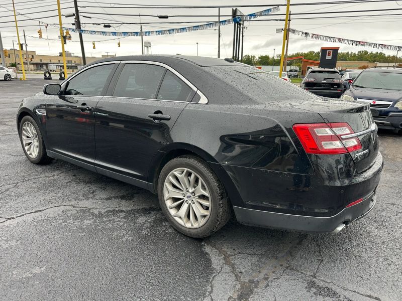 2019 Ford Taurus Limited - Image 5