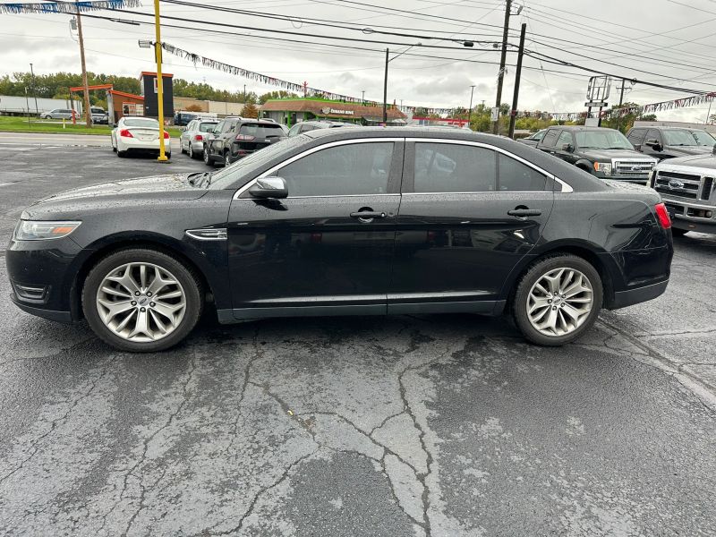 2019 Ford Taurus Limited - Image 4