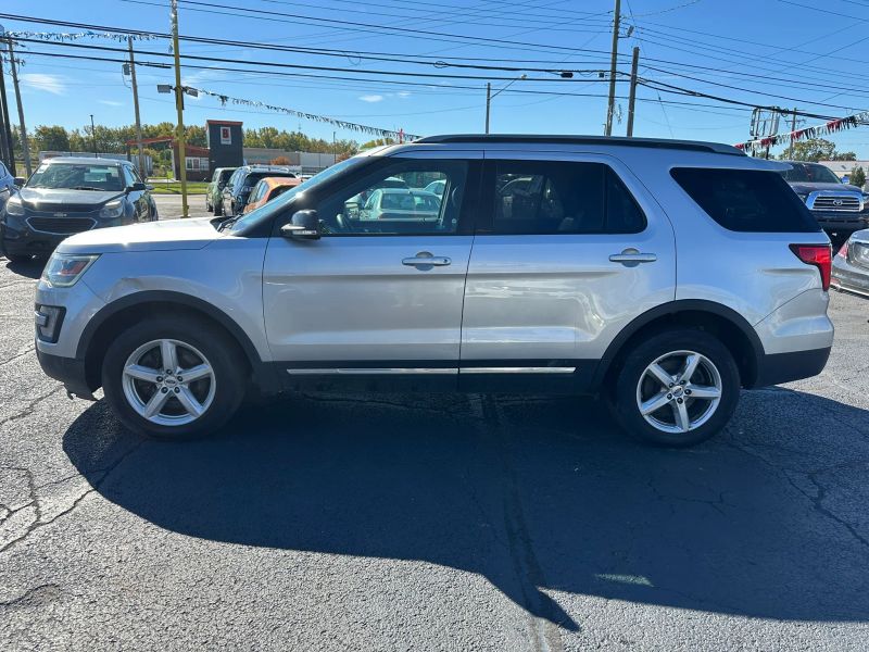 Photo 4 of 2017 Ford Explorer XLT