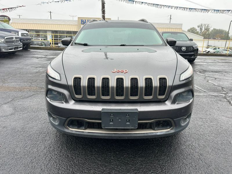 2017 Jeep Cherokee Latitude - Image 2