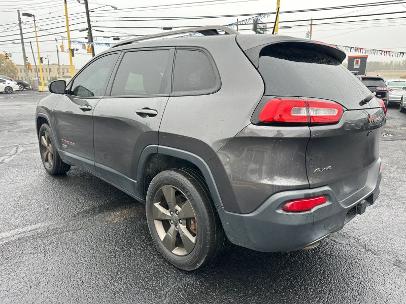 2017 Jeep Cherokee Latitude - Image 4