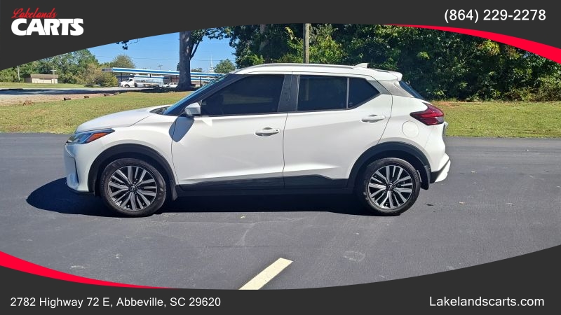 2022 Nissan Kicks SV - Image 2