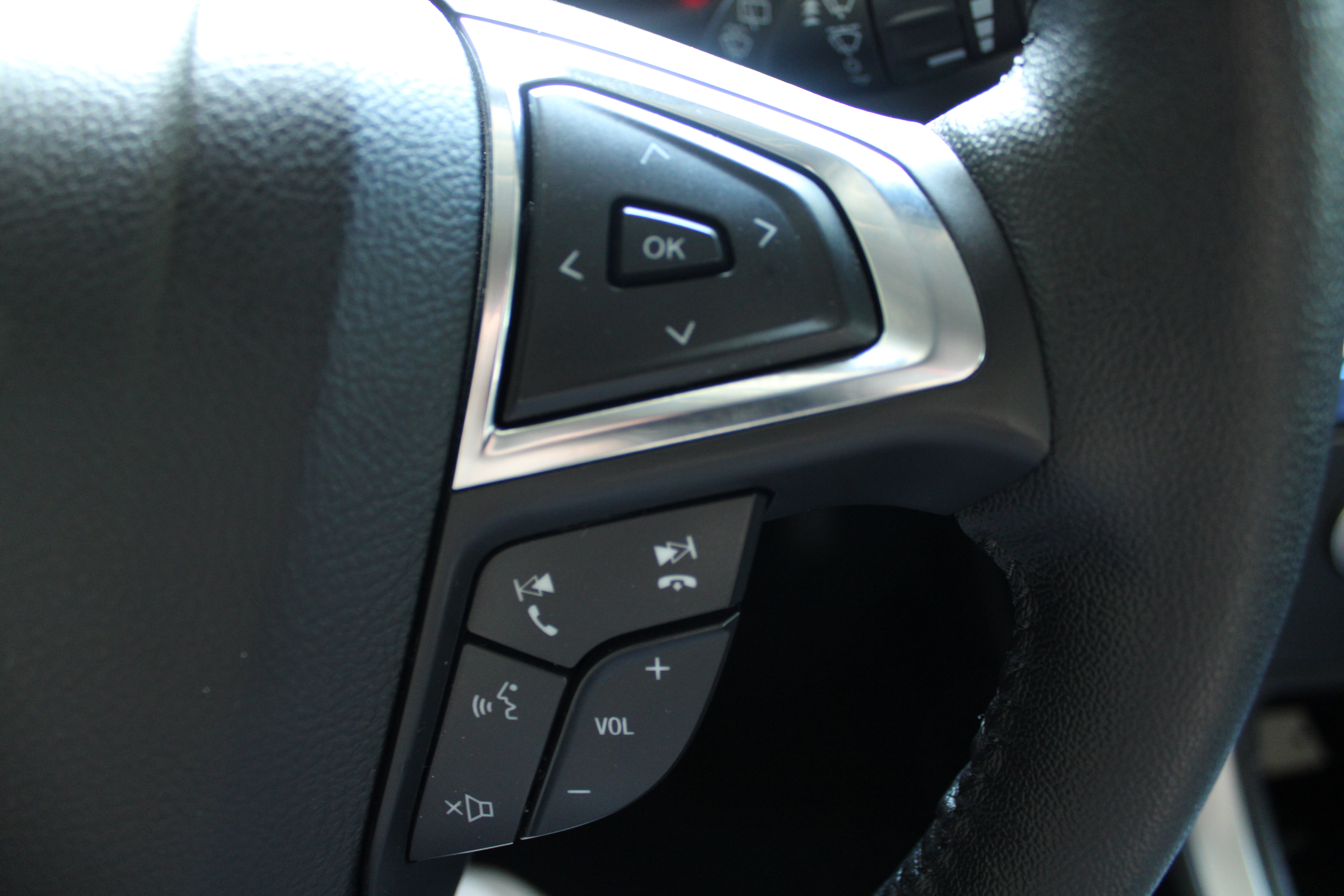 2022 Ford Edge SEL - Image 5