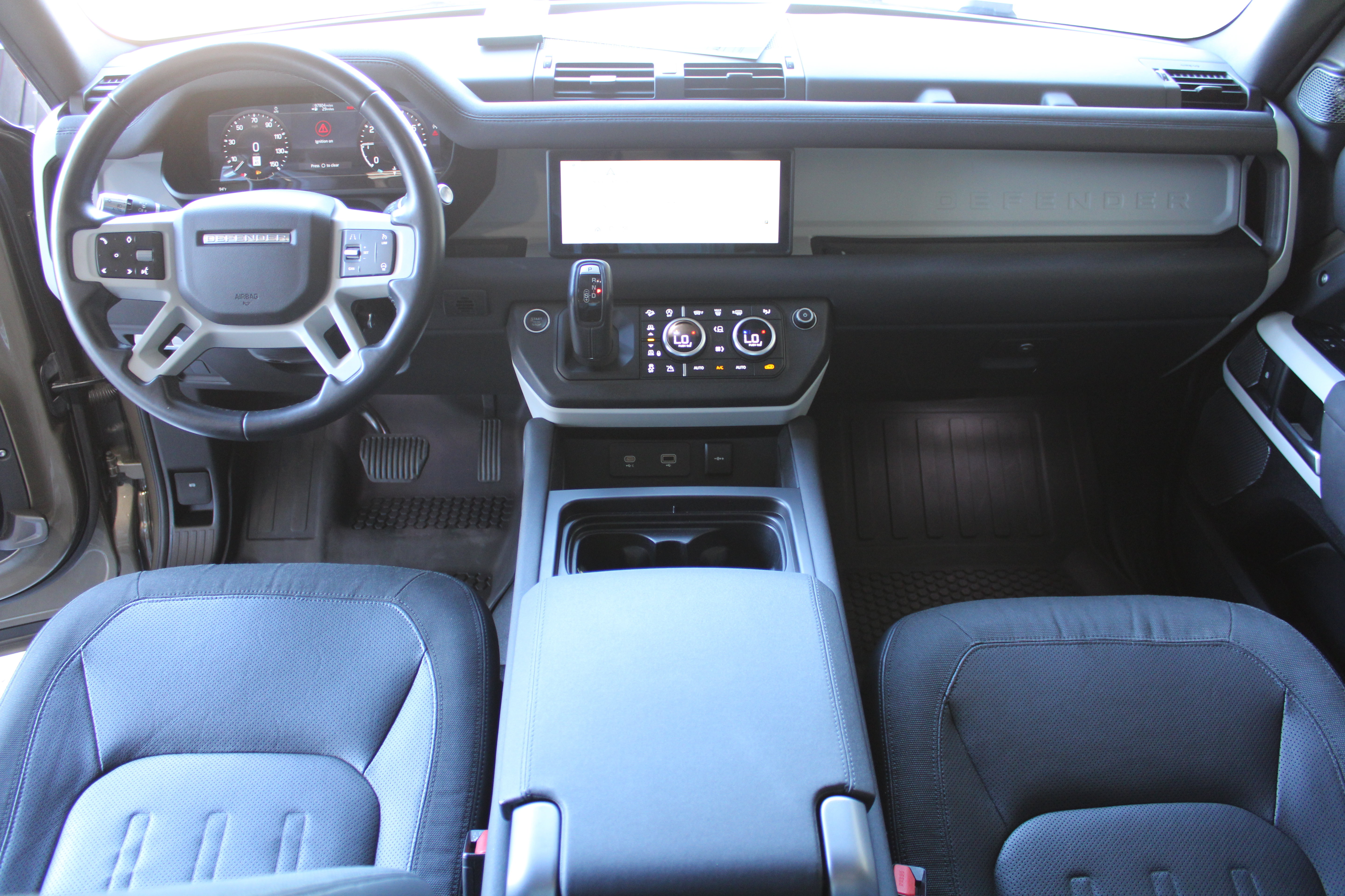 Photo 2 of 2020 Land Rover Defender 110 SE