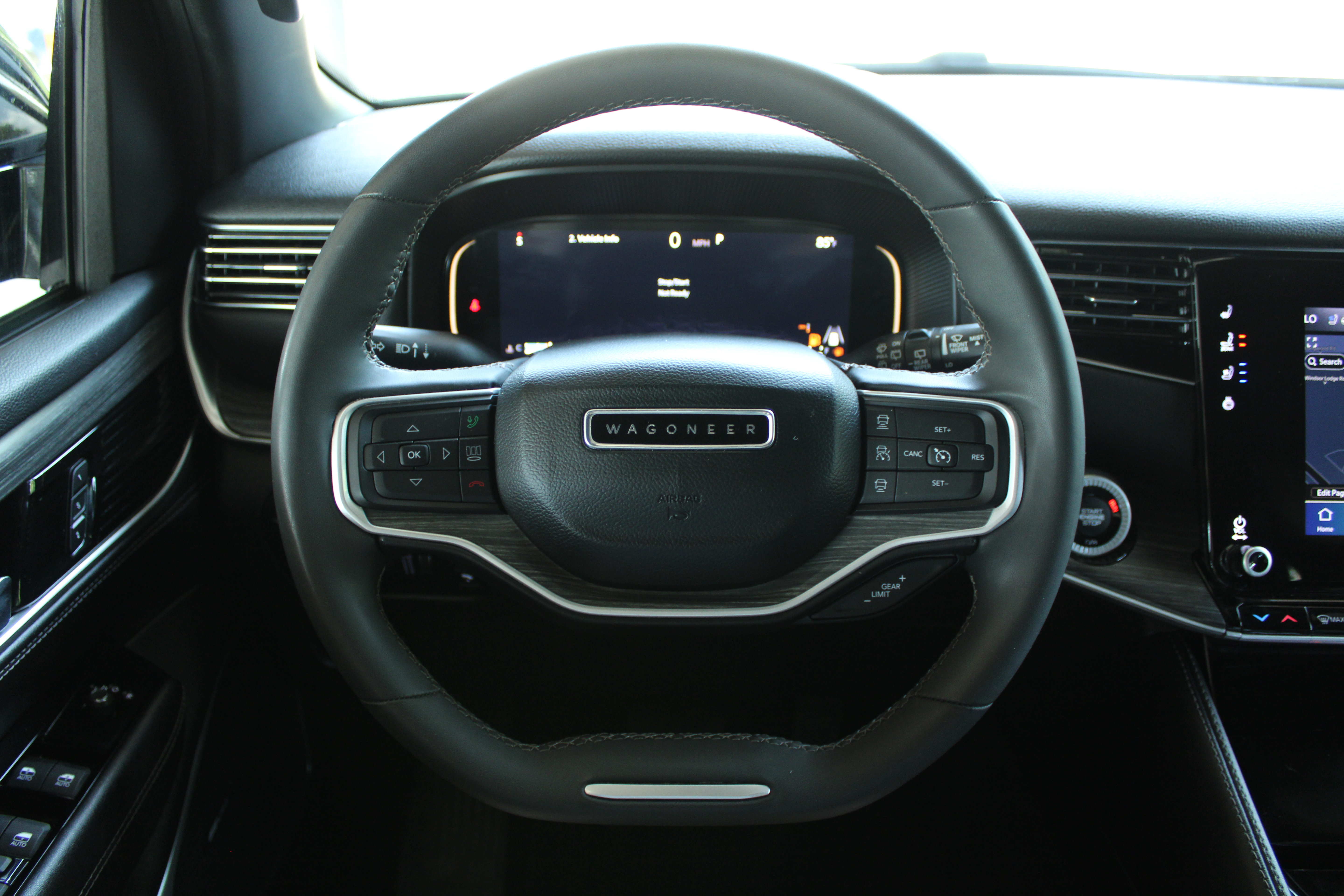 Photo 4 of 2023 Jeep Wagoneer L Series III