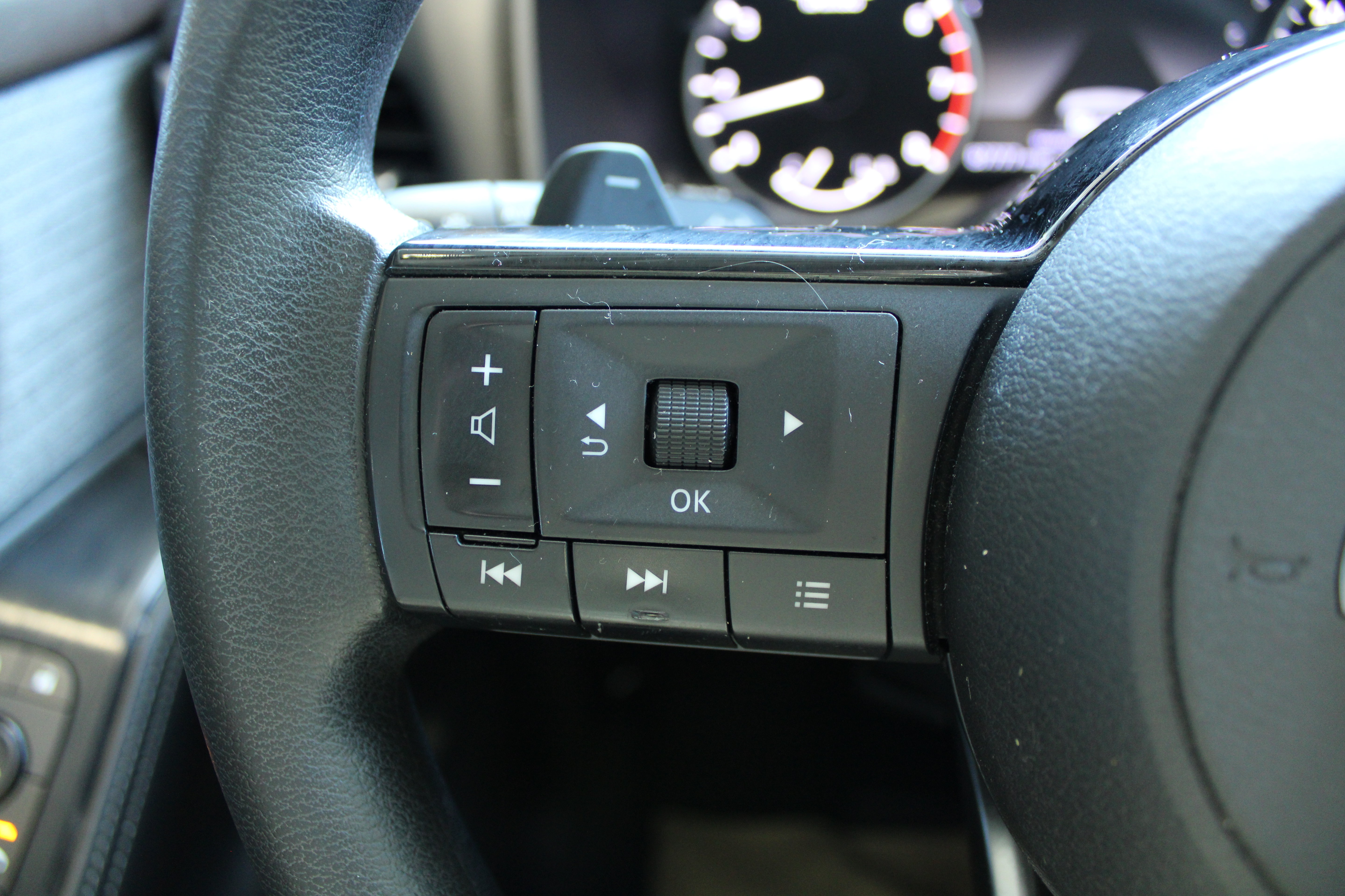 Photo 5 of 2022 Nissan Rogue SV