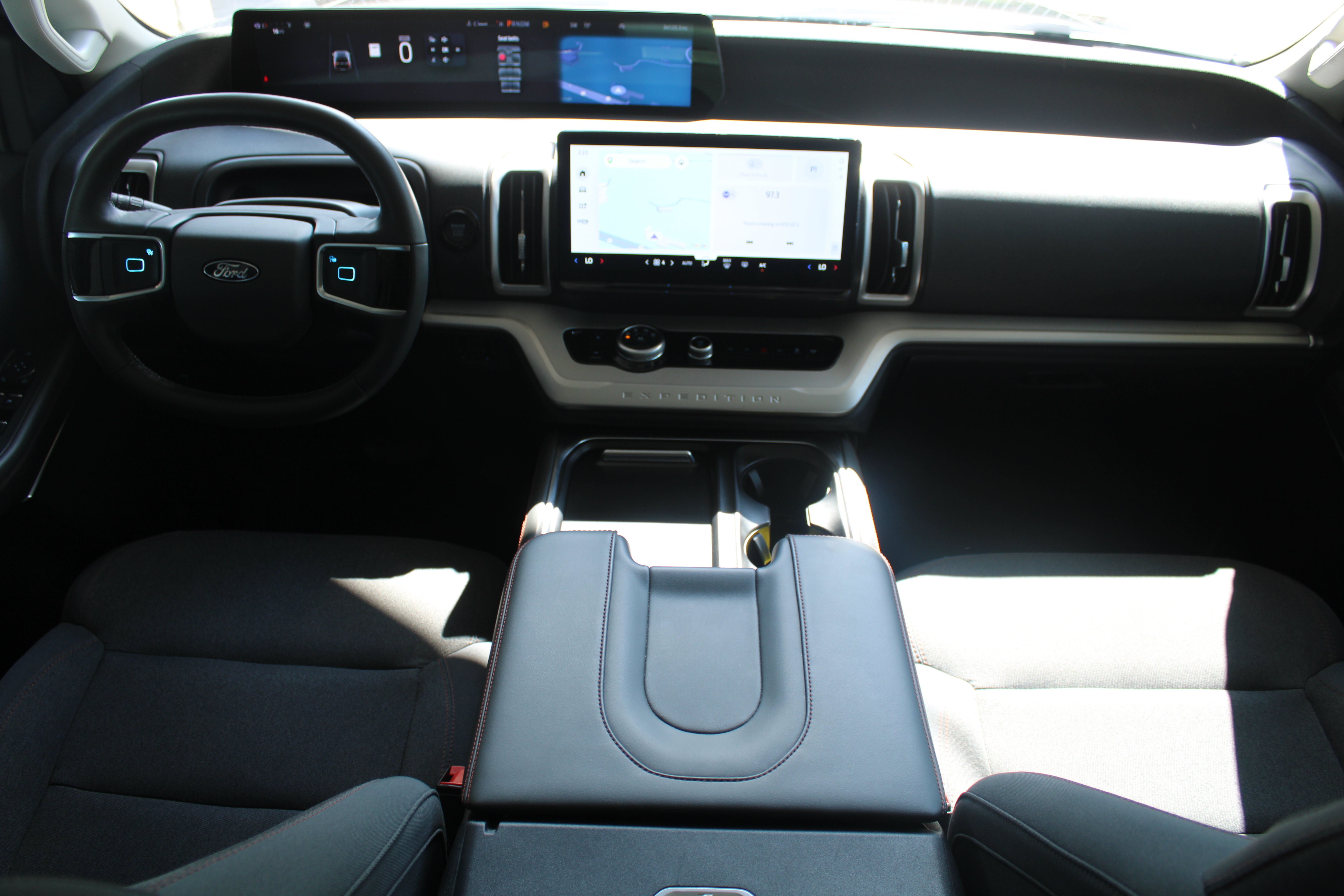Photo 2 of 2025 Ford Expedition Active