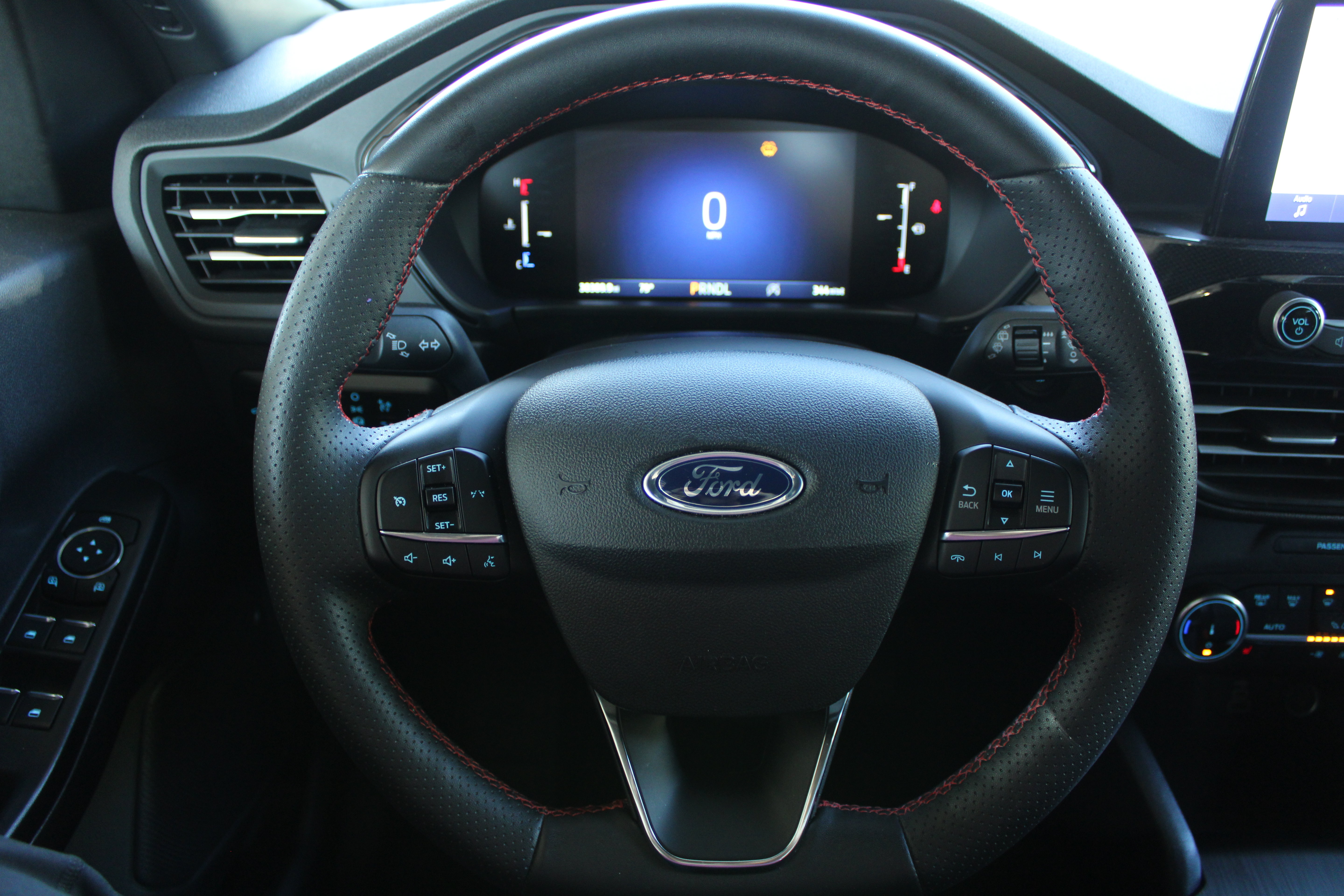 2025 Ford Escape ST-Line Select - Image 4