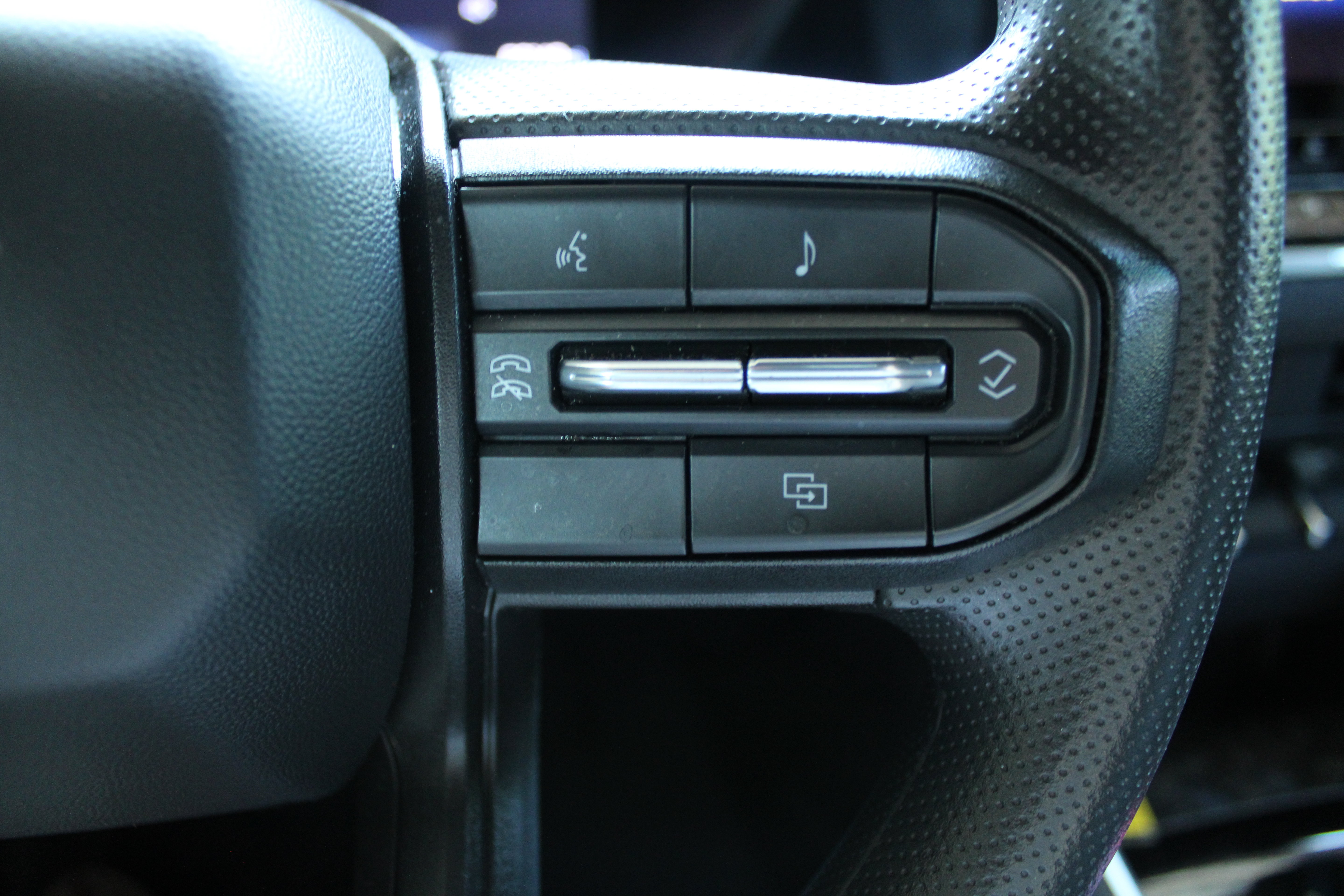 2024 Chevrolet Colorado Trail Boss - Image 5