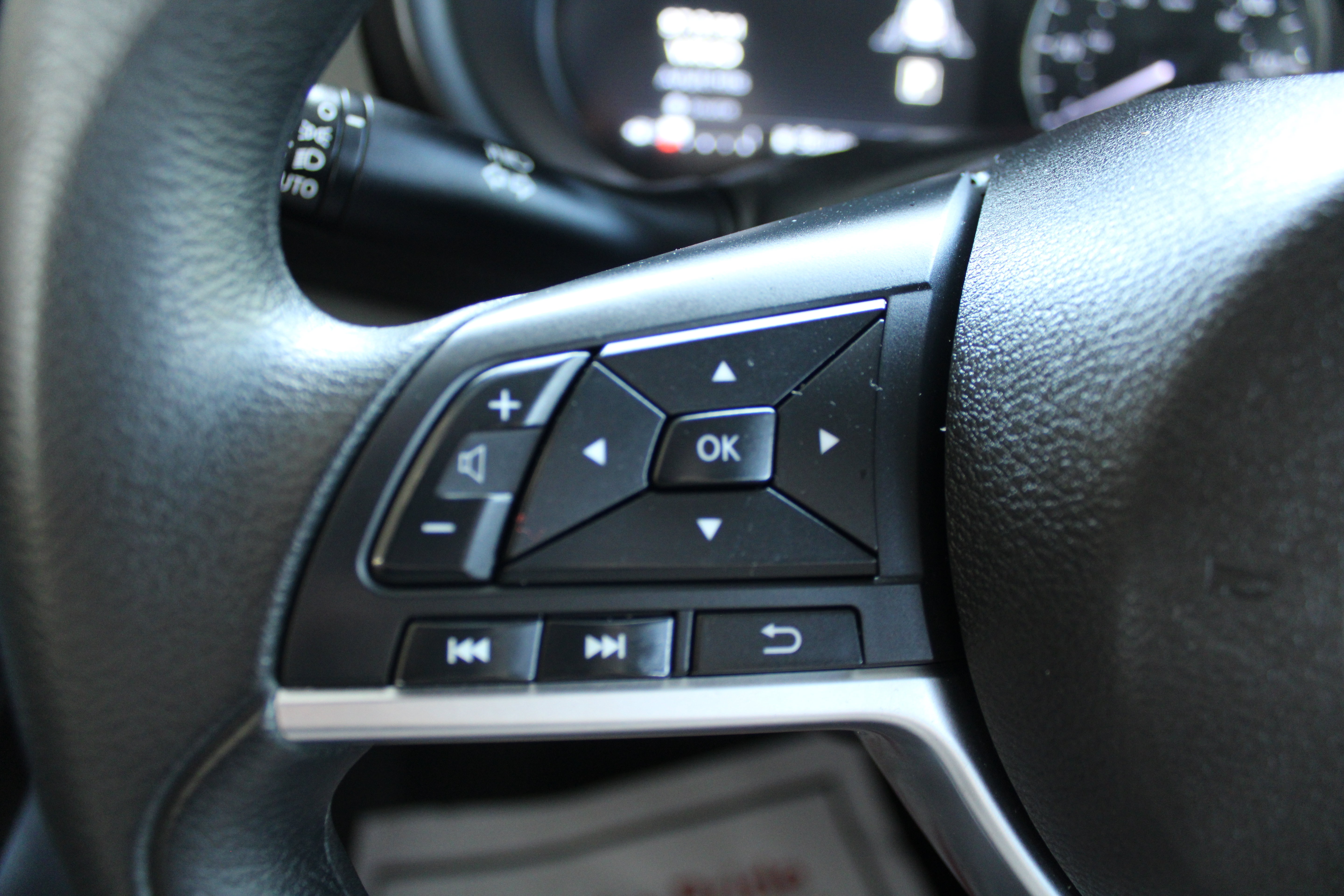 Photo 5 of 2024 Nissan Kicks SV