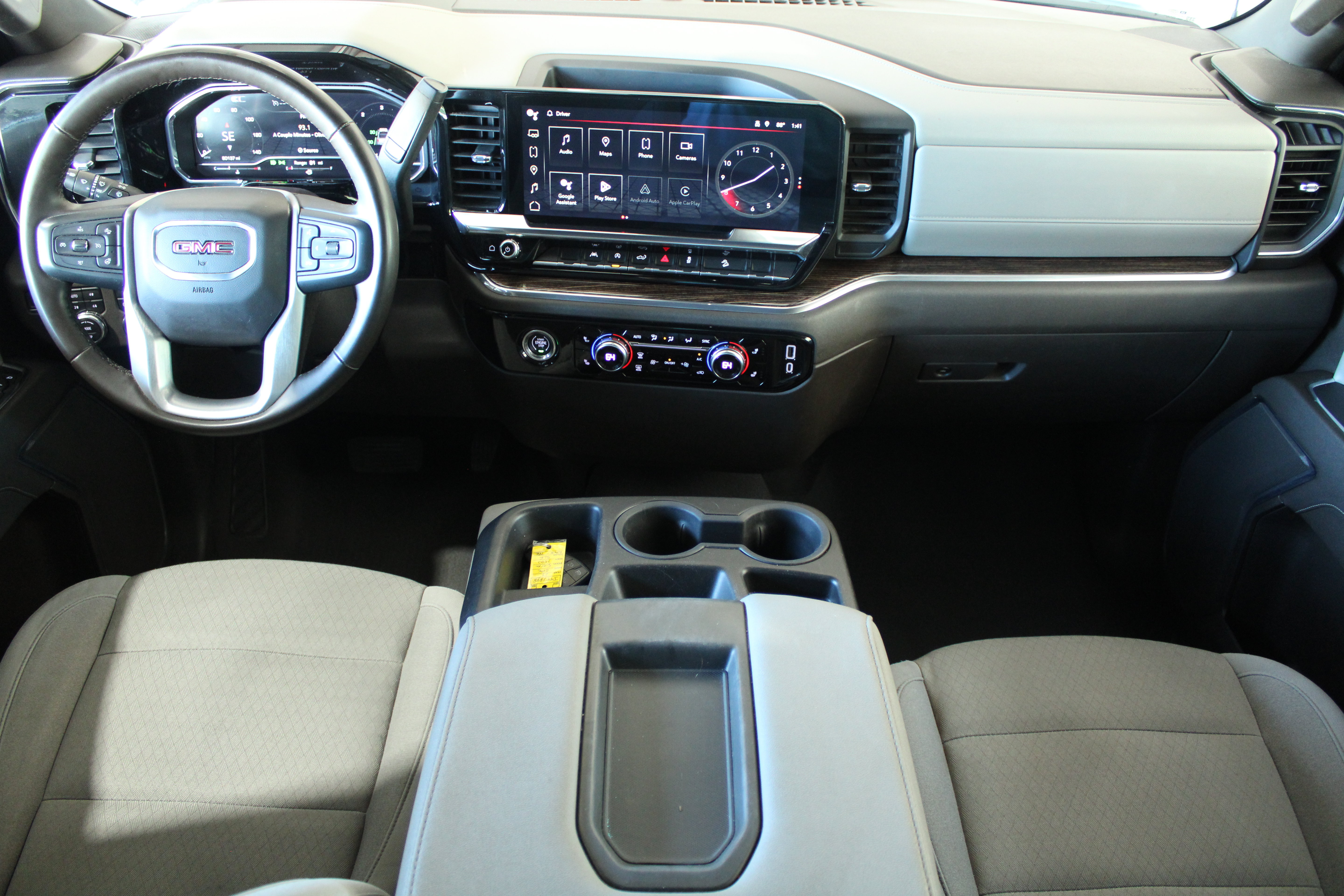 Photo 2 of 2024 GMC Sierra 1500 SLE