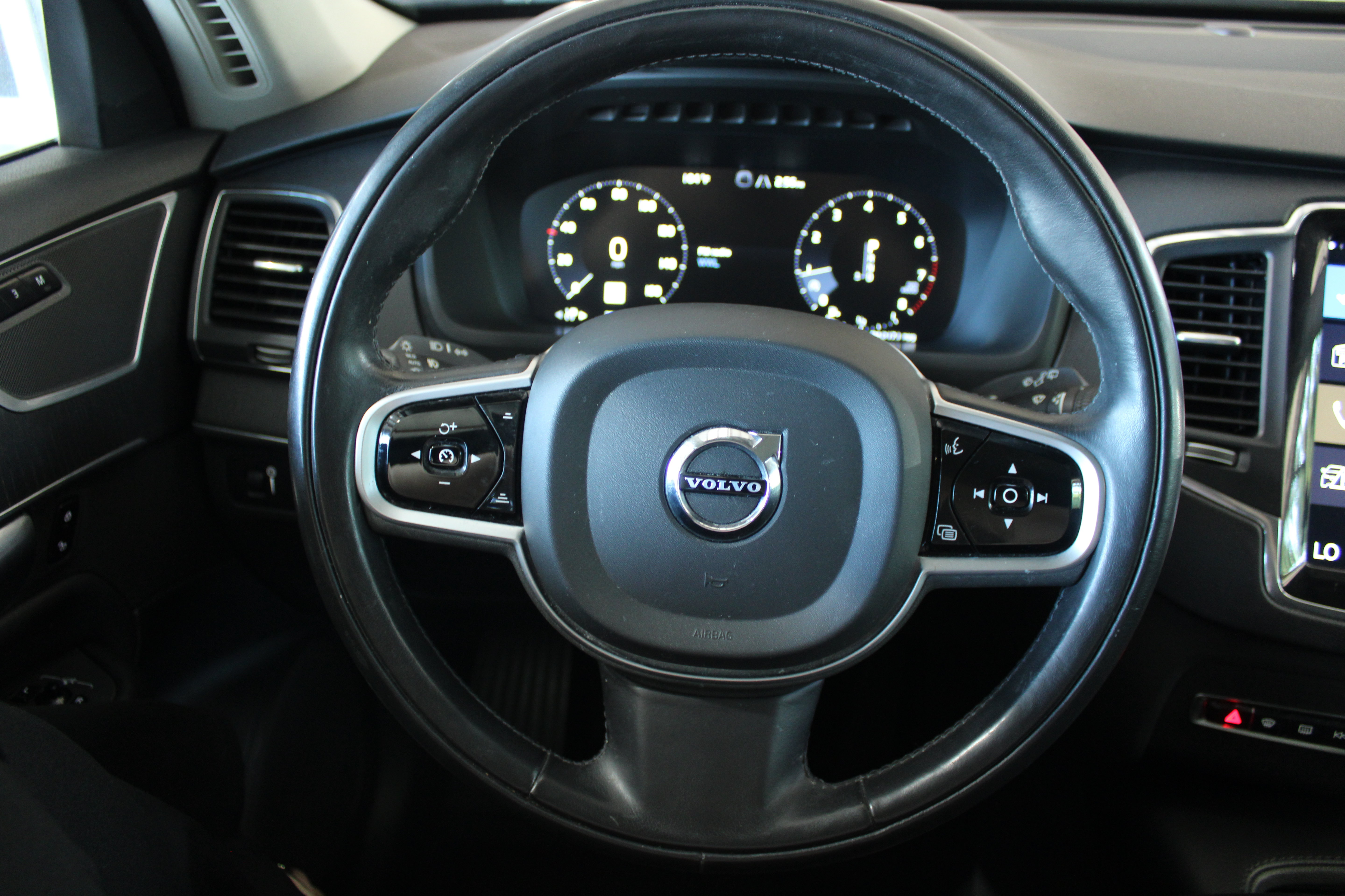 2020 Volvo XC90 T5 Momentum - Image 4