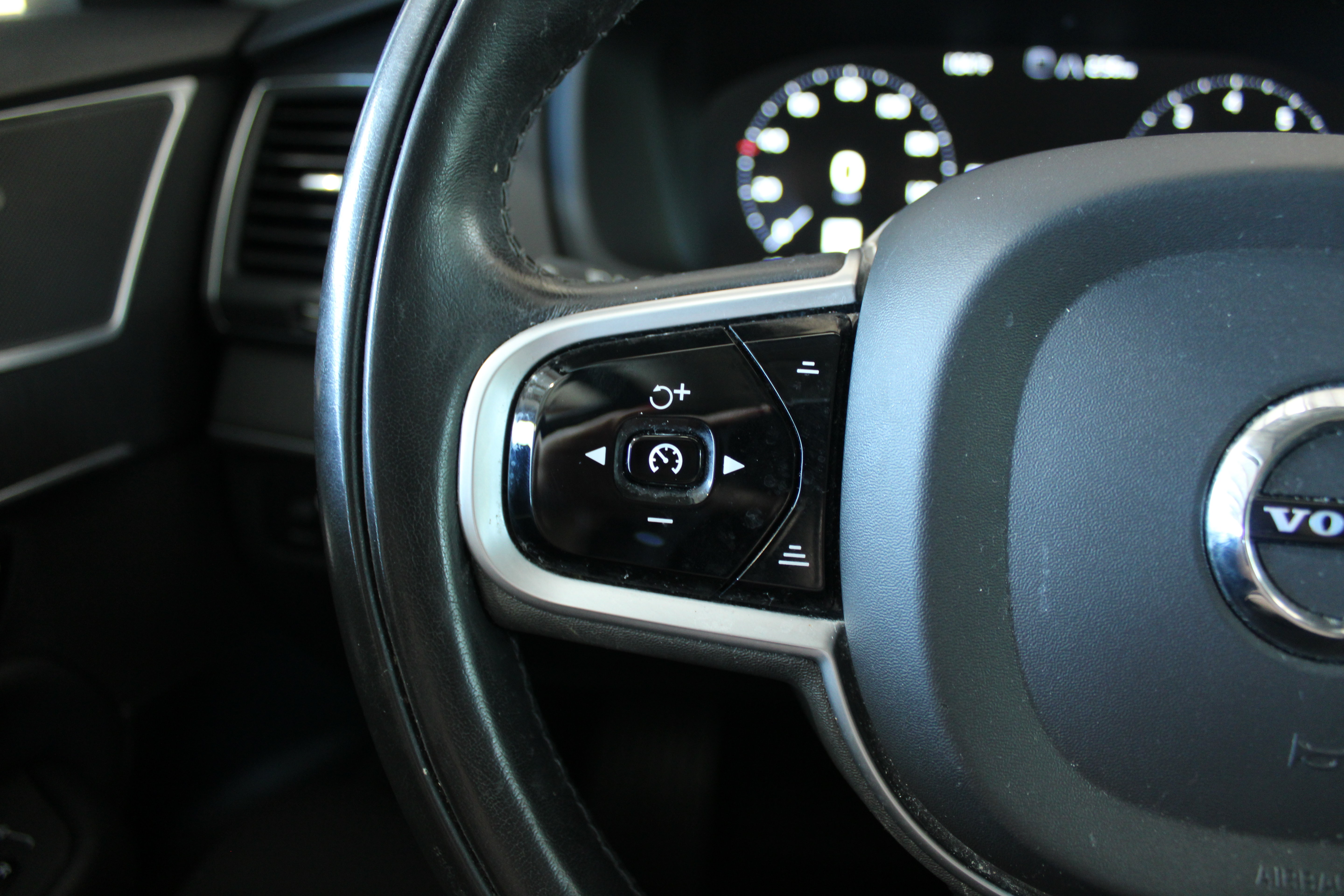 2020 Volvo XC90 T5 Momentum - Image 5