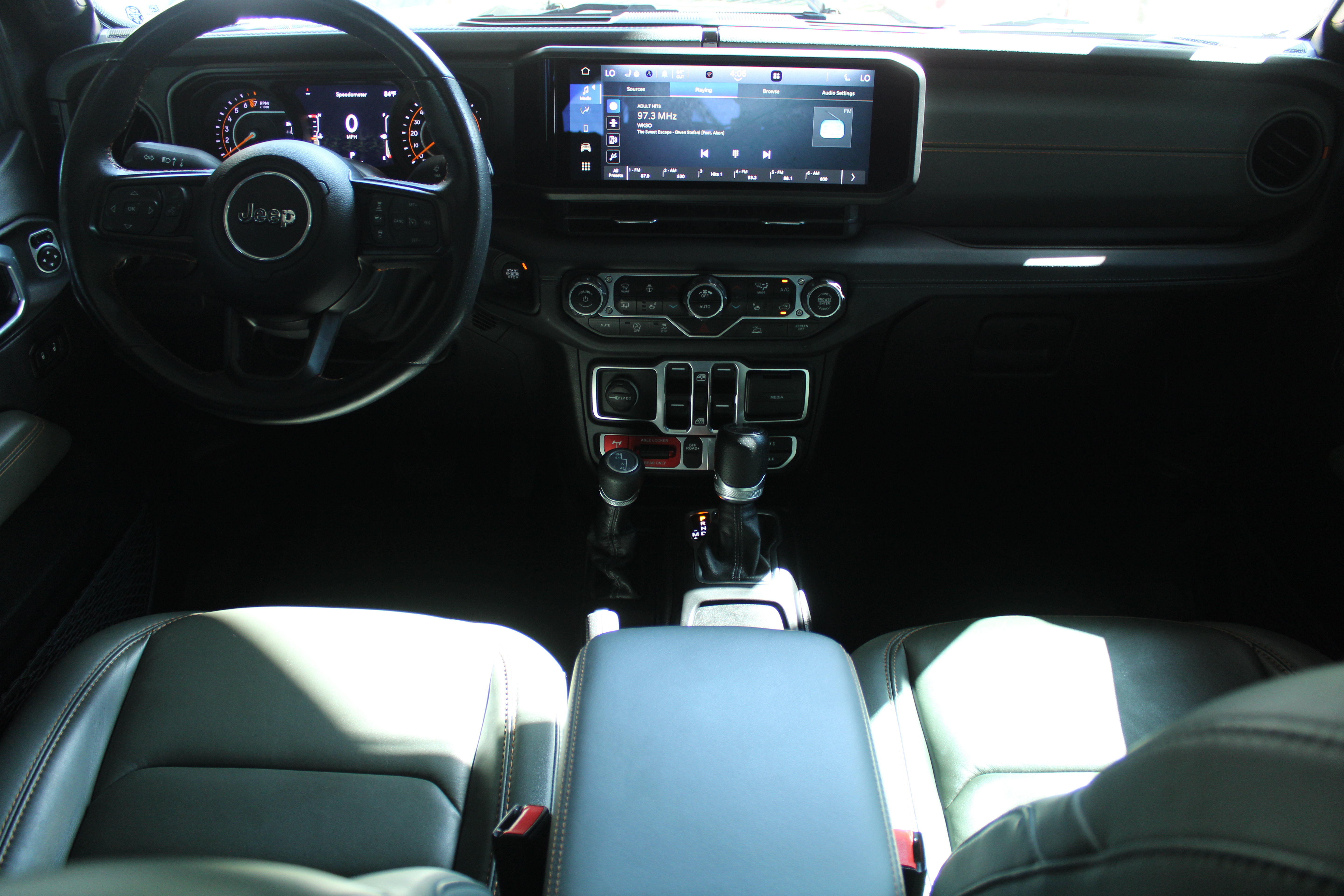 Photo 3 of 2024 Jeep Gladiator Mojave