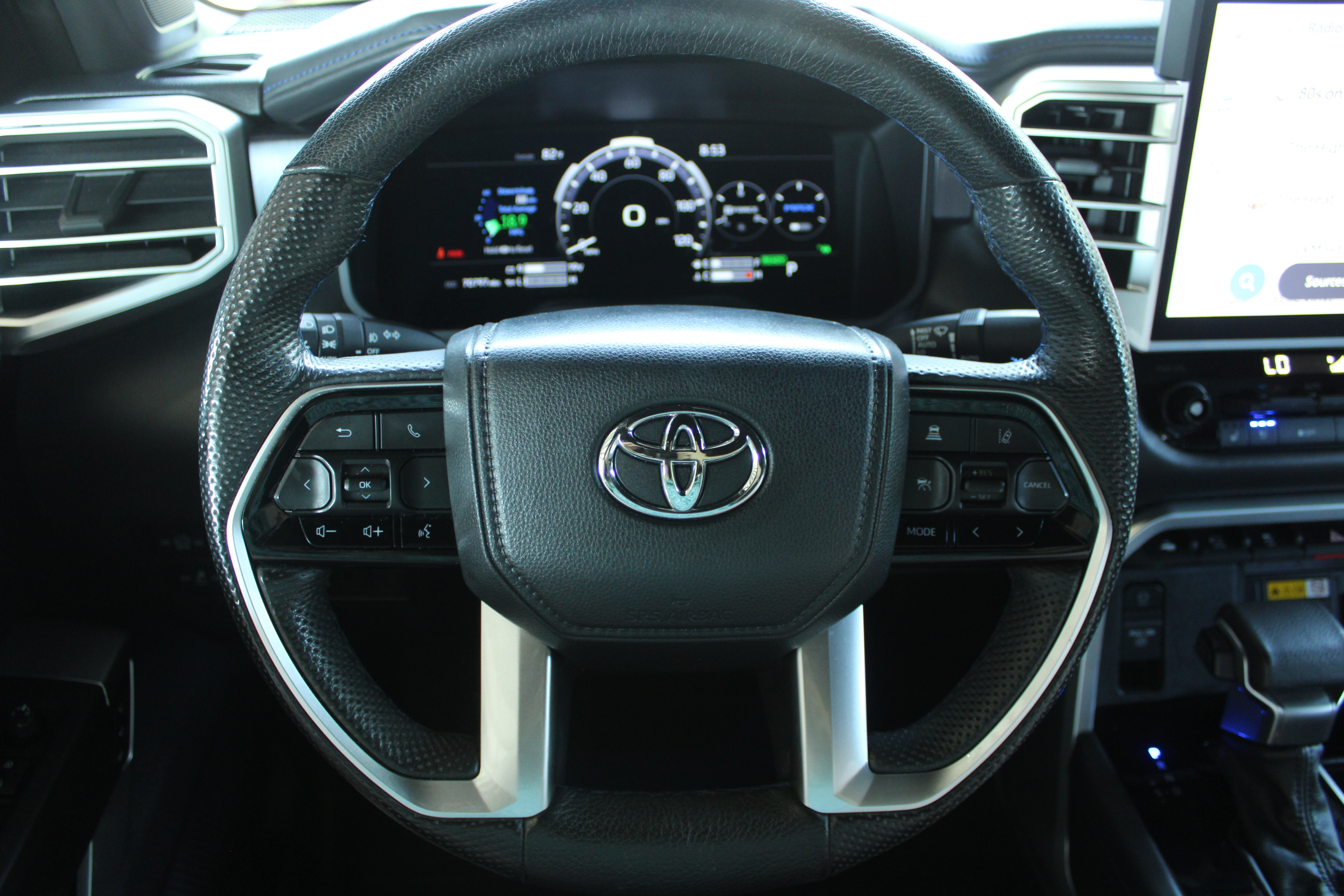 2024 Toyota Tundra Platinum HV - Image 4
