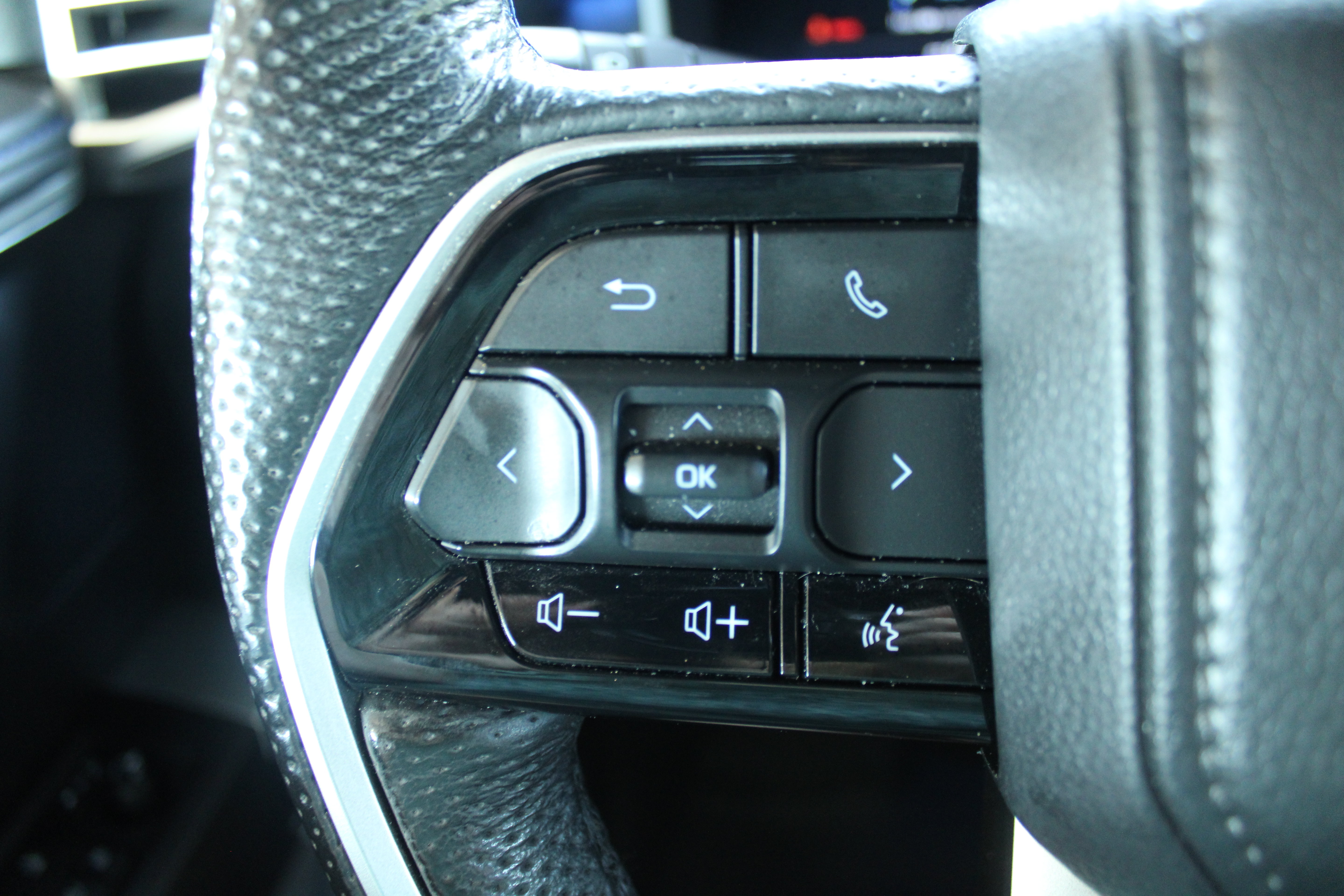2024 Toyota Tundra Platinum HV - Image 5