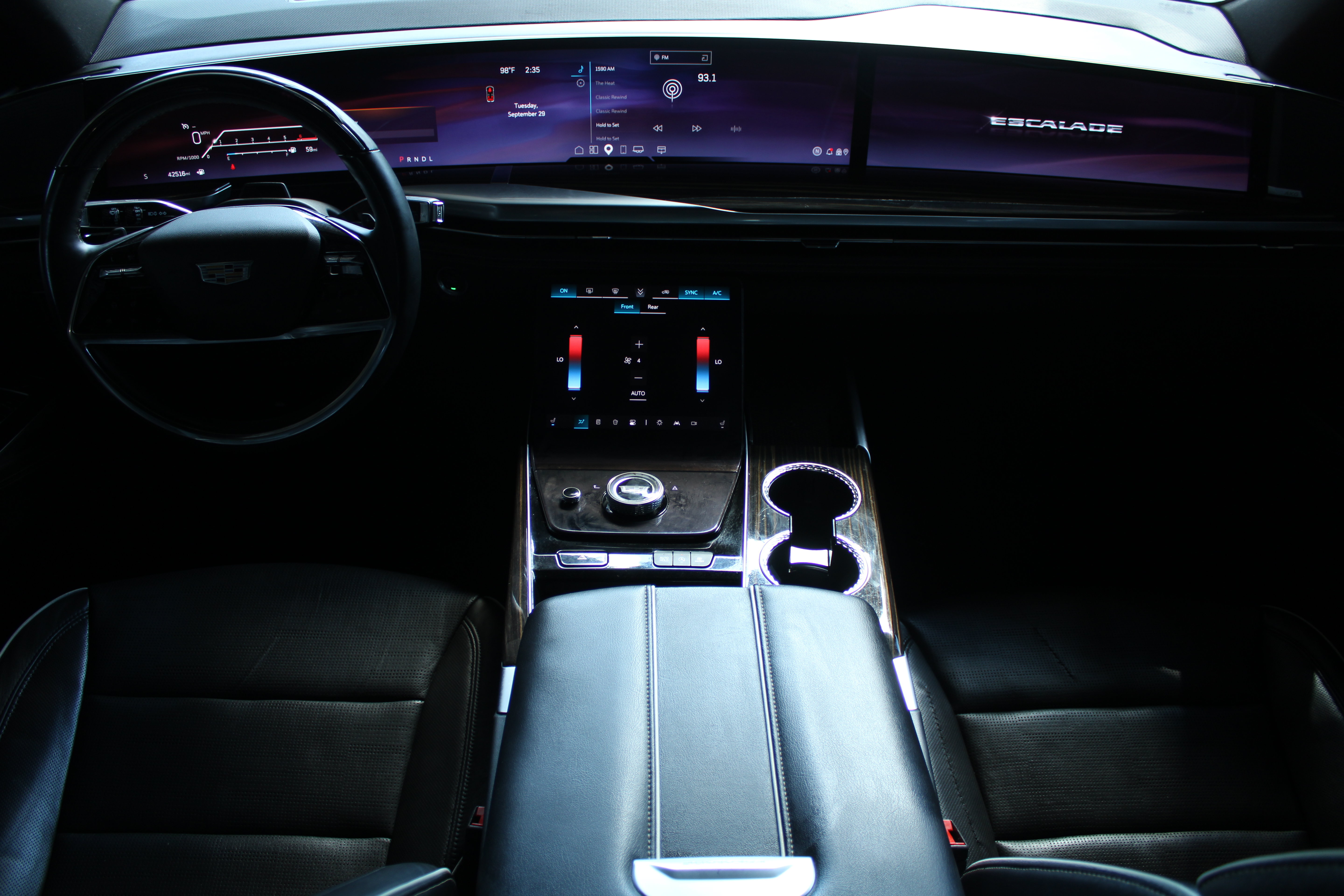 2025 Cadillac Escalade Premium Luxury - Image 2