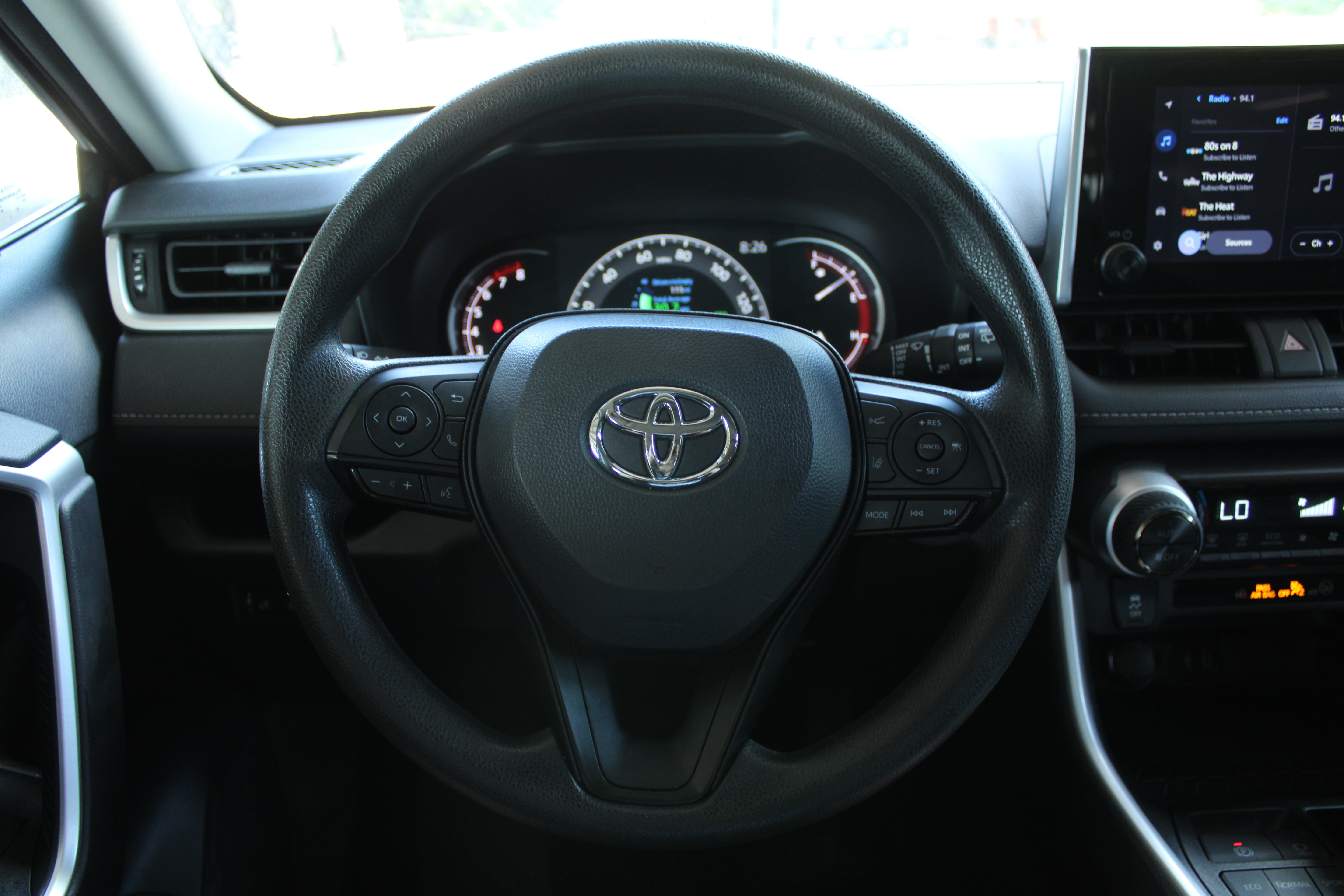Photo 4 of 2025 Toyota RAV4 XLE